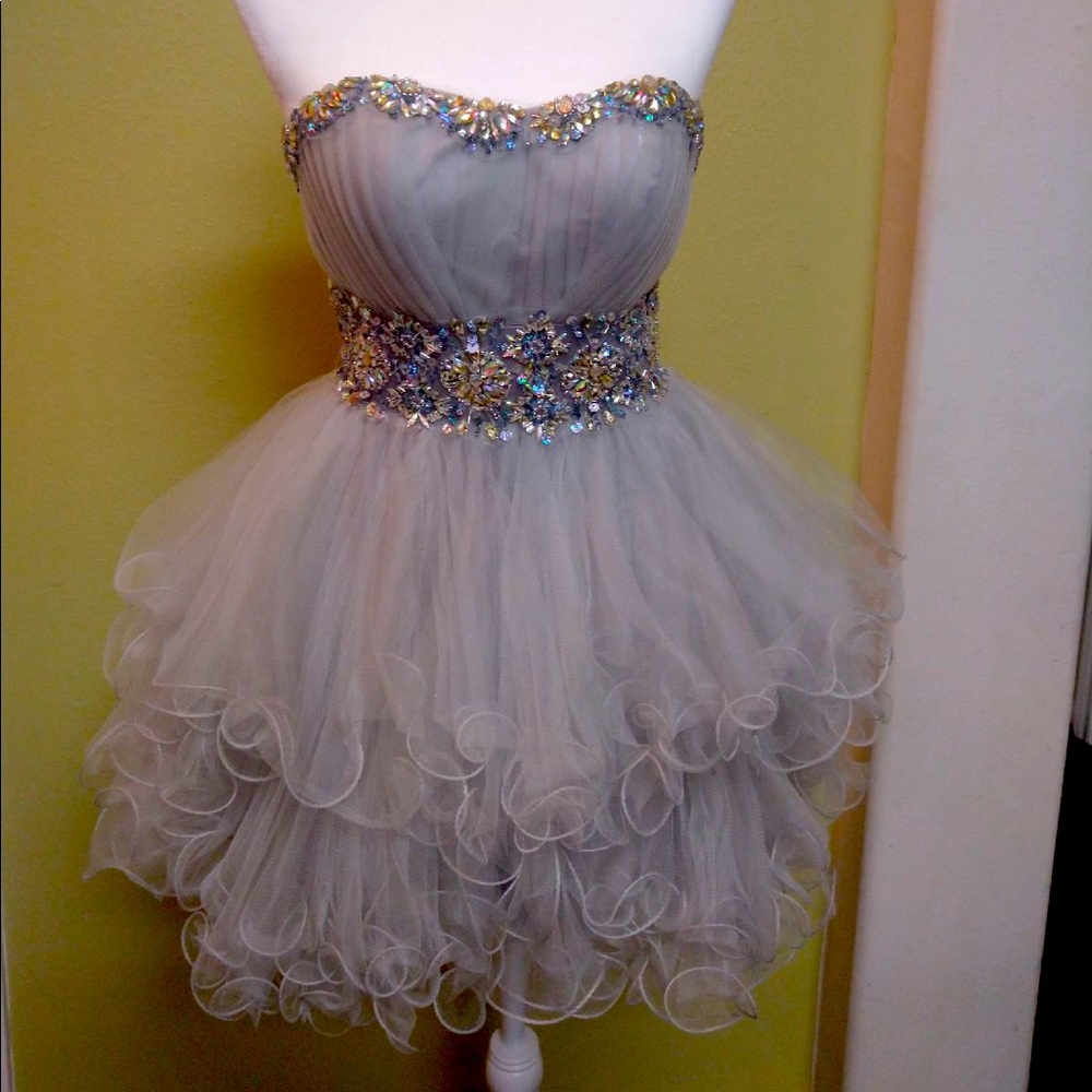 Strapless & short homecoming/prom tulle dress